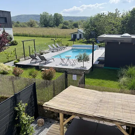 Appart-hotel N 3 Avec Terrasse, Piscine, Petit-dejeuner Et Parking Prive Apartment